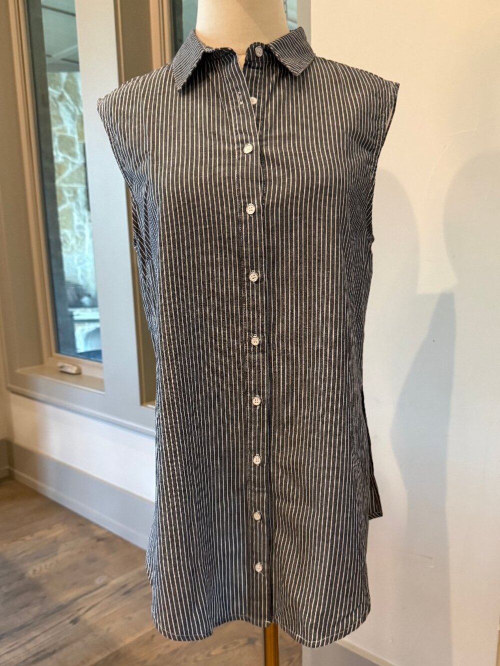 FATE by LFD Button down sleeveless striped tunic